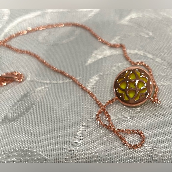 Kendra Scott Elegant Rose Gold and Lime Green Tennis Ball Necklace New - Picture 5 of 5